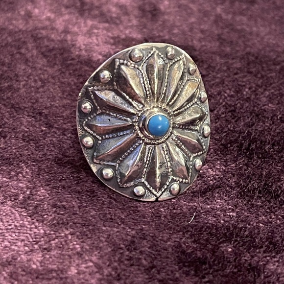 Handmade Turquoise and Sterling Silver Ring - Picture 2 of 4